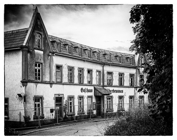 Black-White_2.jpg